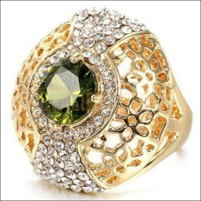Chevaliere Royale - bague femme ajourée de petites fleurs dorées sur ses larges côtés