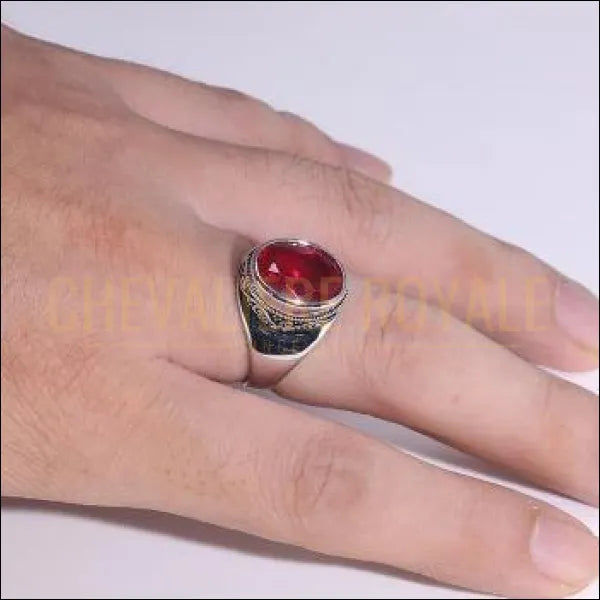 Chevaliere Royale femme -  bague argent sertie d'une bande à motifs harmonieux bijou zircon rouge