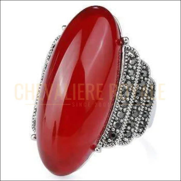 Chevaliere Royale - bague femme ayant une atmosphère moderne et élégante