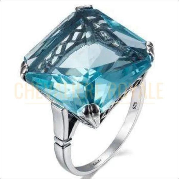 Chevalière femme en argent pierre l'aigue-marine couleur bleu clair