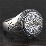 Chevalière femme en argent présentant les 7 chakras de mantras