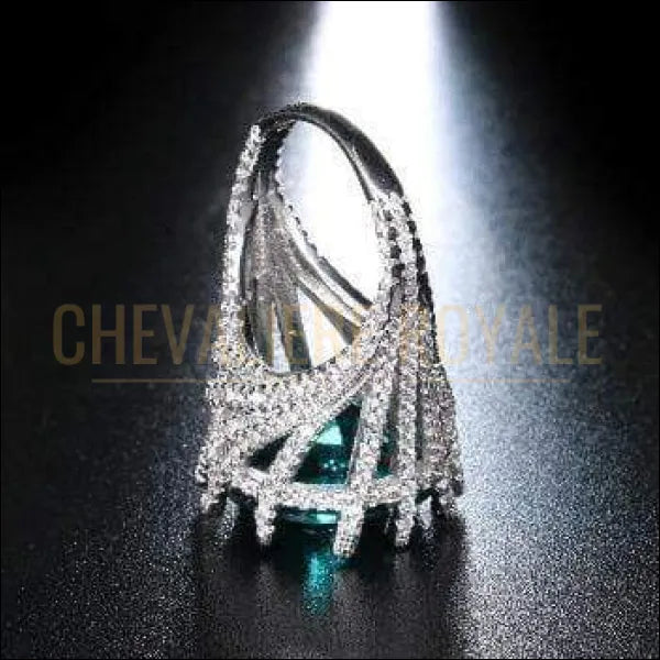 Chevaliere Royale femme - bague en argent rétribué pierre bleue de ZIRCON  8 gr