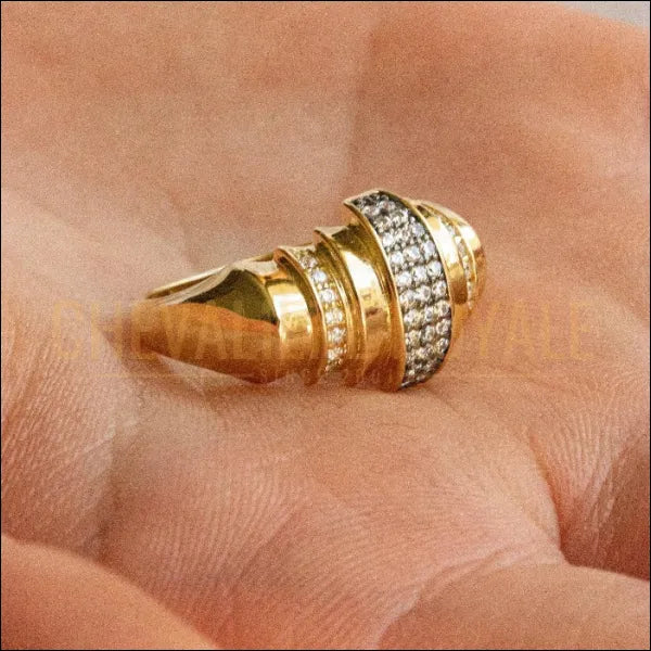 Chevalière femme en or jaune 14 carats baguette pavées de zircone 