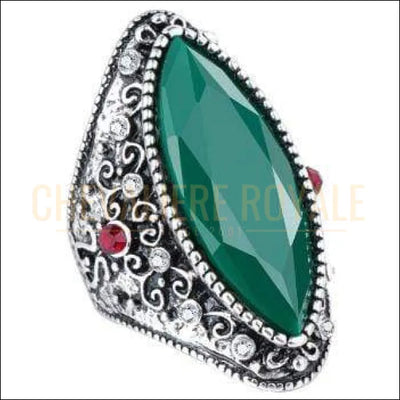 Chevalière Royale femme - bague épatée sur une plaine de 42 mm de largeur
