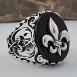 Fleur de Lys est sublimée dans une Chevalière en Argent (Homme)