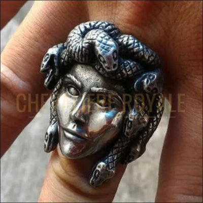 Chevalière homme acier Médusa monstre aux cheveux de serpent