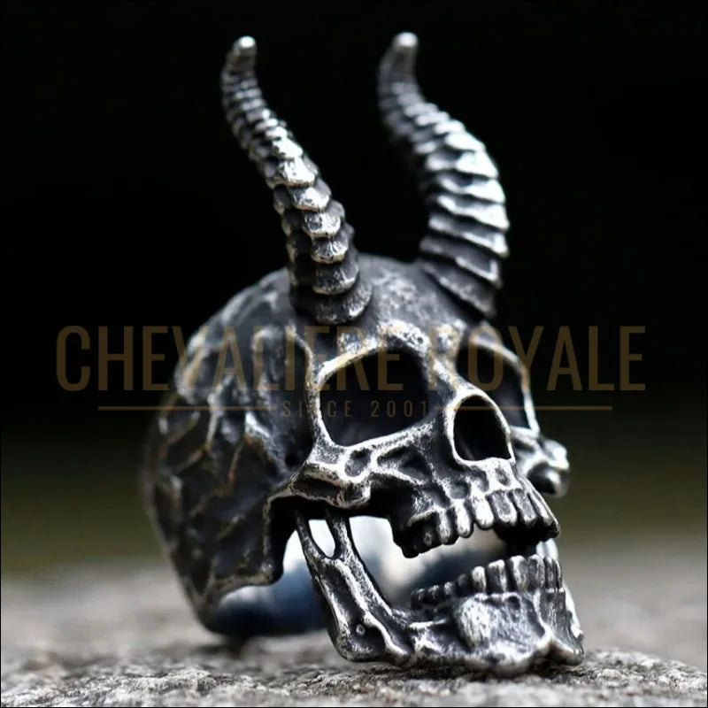 chevaleire-tete-de-demon-grosse-corne-chevaliere-royale-2025