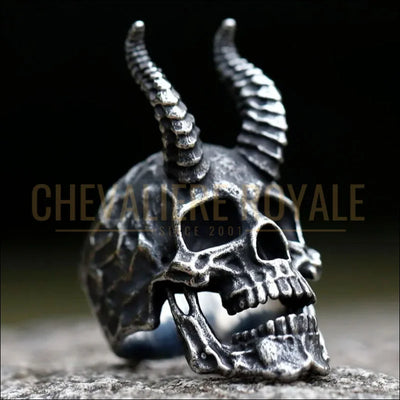 chevaleire-tete-de-demon-grosse-corne-chevaliere-royale-2025