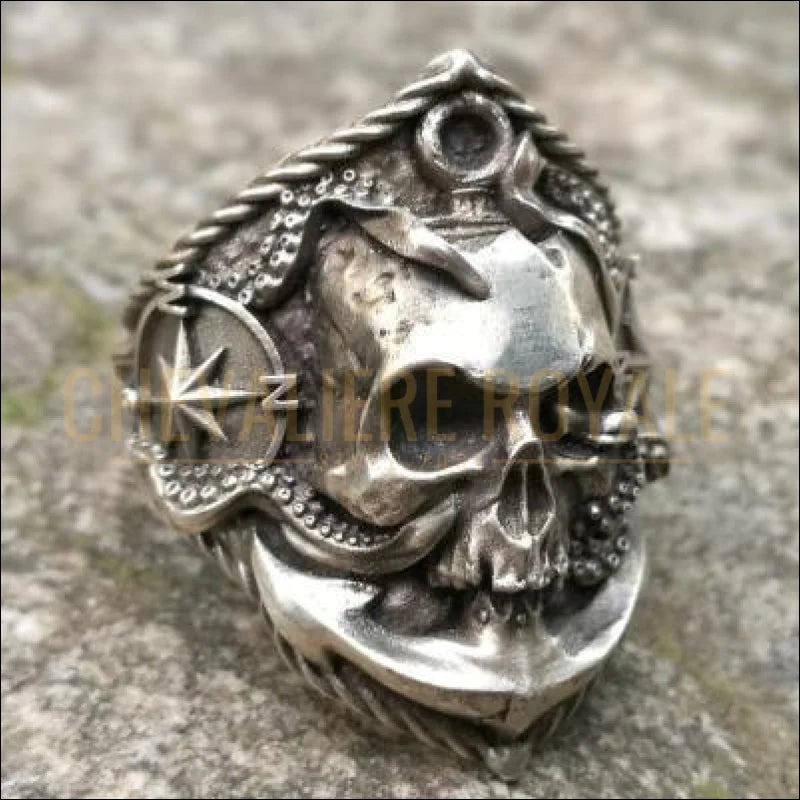 Chevalière royale homme acier style gothique crâne de mort expressive