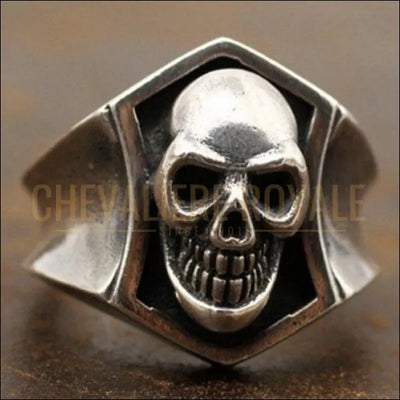 Chevaliere-homme-argent-tete-crane-de-mort-souriant