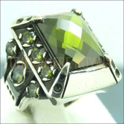 Chevalière pour homme argent artisanale pierre péridot couleur green