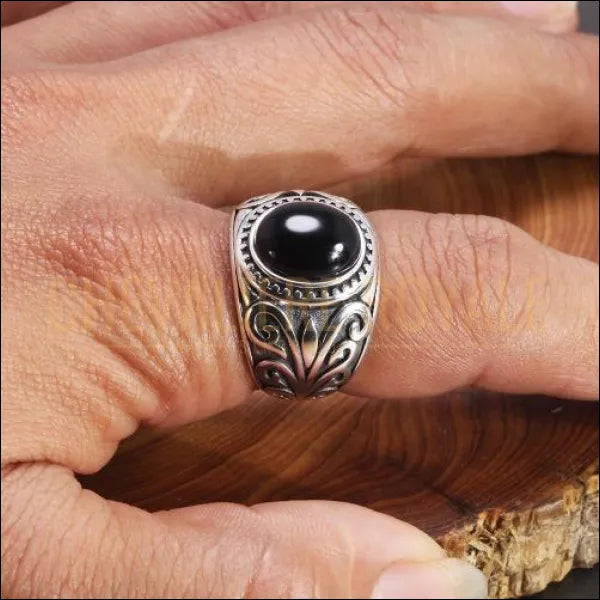 bague-chevaliere-homme-argent-avec-pierre-onyx-noire-ovale