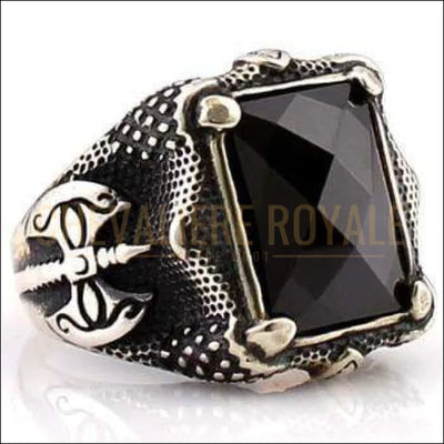 Chevalière homme argent gothique recouvert de motifs de hache