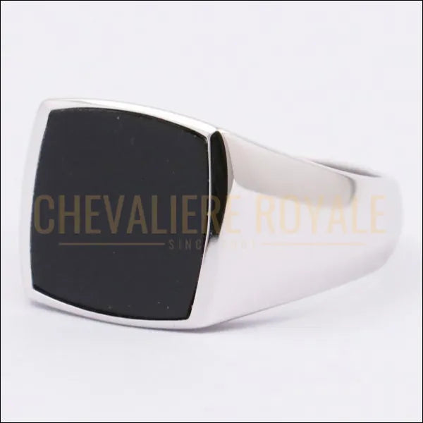 Chevalière homme argent massif doté pierre onyx noir centré