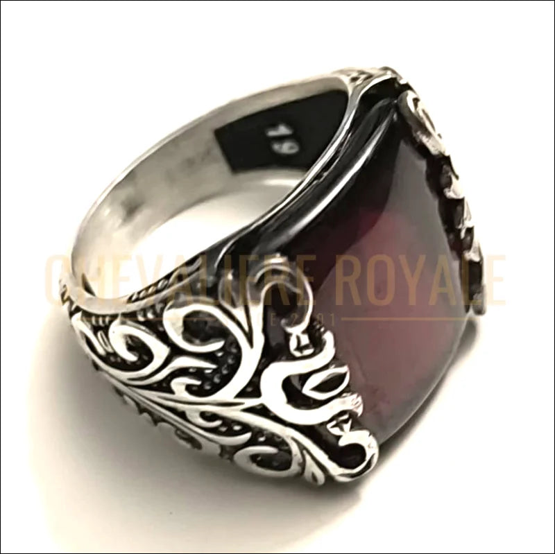 bague-avec-pierre-rouge-pour-hommes-prestige-chevaliere-royale