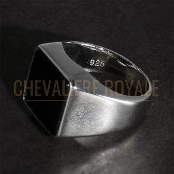 Chevaliere royale homme argent noire rayonne de force et de puissance 925