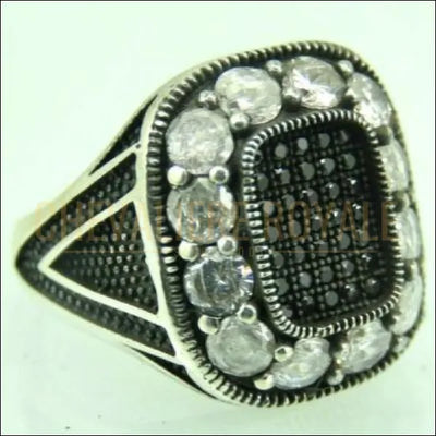 Chevalière homme argent pierre onyx accentuée de petites particules