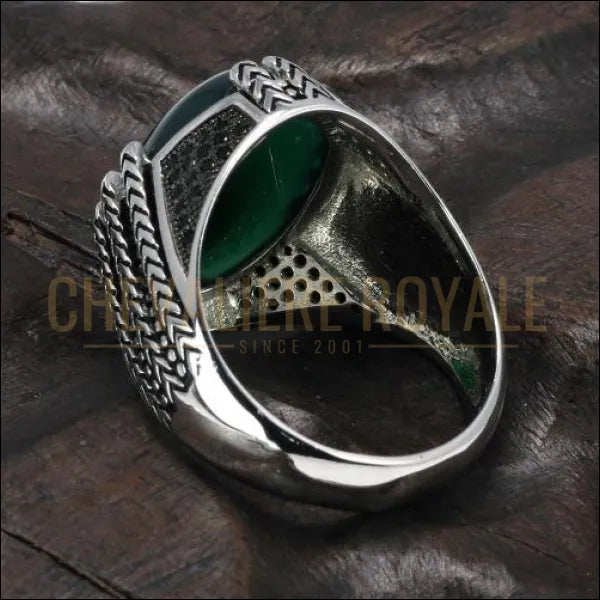 Chevalière royale homme argent pierre onyx sophistication et d'élégance couleur verte