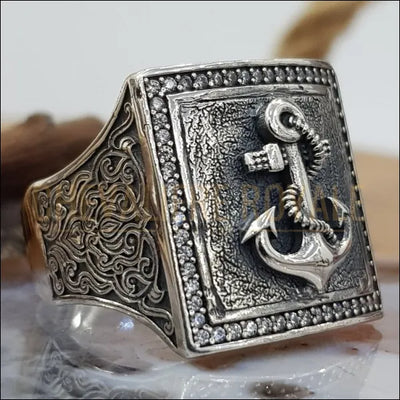 Chevalière homme artisanale un design sophistiquée