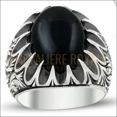 Chevalière homme artisanale sertie par un cabochon d’onyx