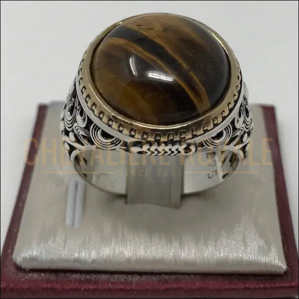 Bague chevalière homme avec  la pierre l'œil de tigre d'un charme accrocheur