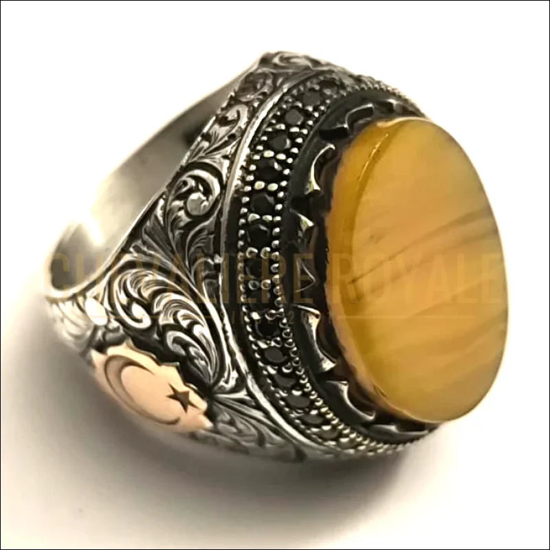 Chevalière homme croissant de lune doré agate jaune