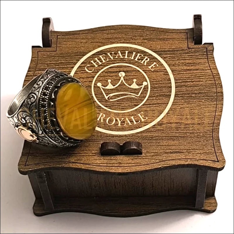 Chevalière homme croissant de lune doré agate jaune