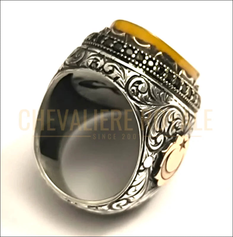 Chevalière homme croissant de lune doré agate jaune