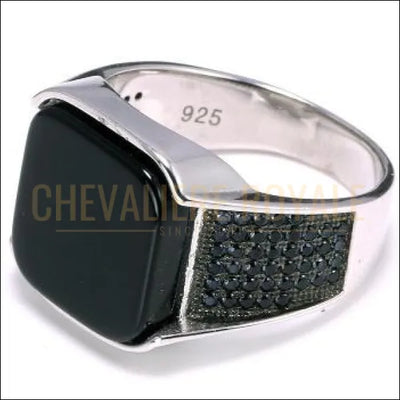 Chevalière homme en argent ONYX cadrée sur un plateau large - Chevalière Royale 