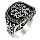 Chevalière homme en argent originalité et contemporanéité