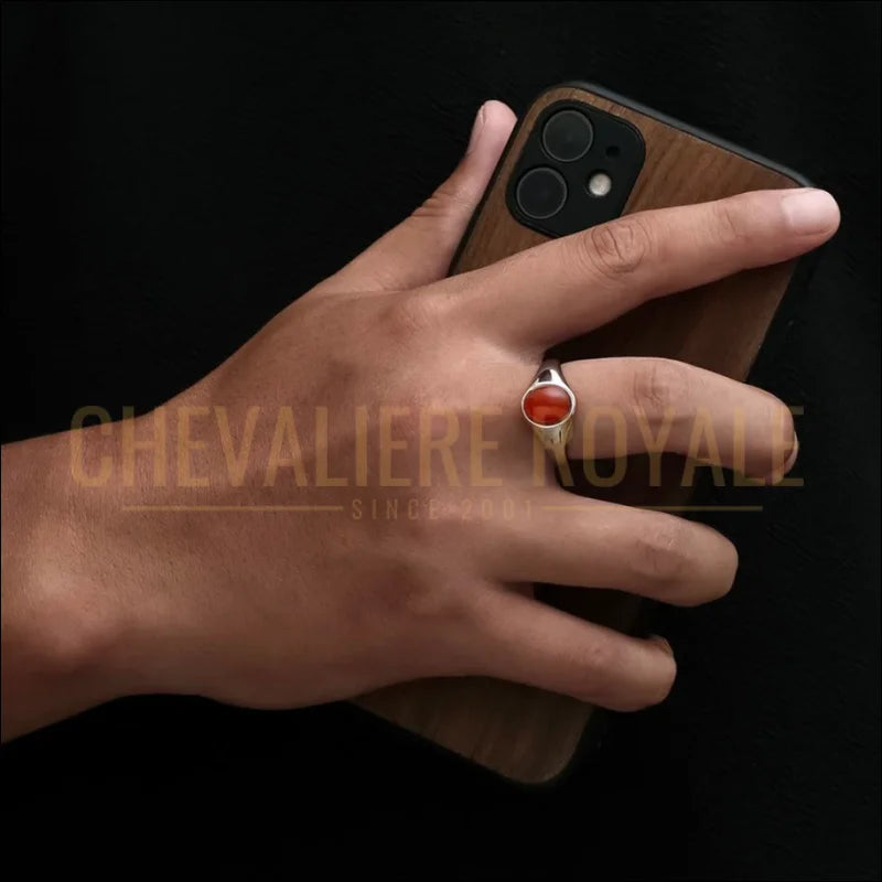 Chevalière homme épurée – argent massif & agate rouge