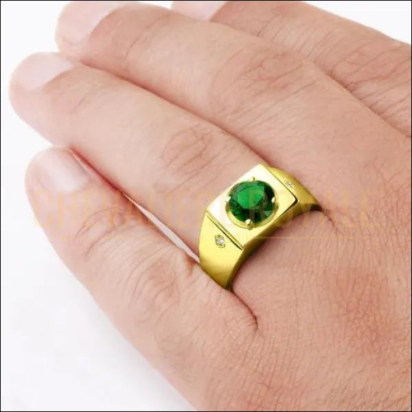 bague-chevaliere-homme-or-18-carat-jaune-emeraude-diamants.