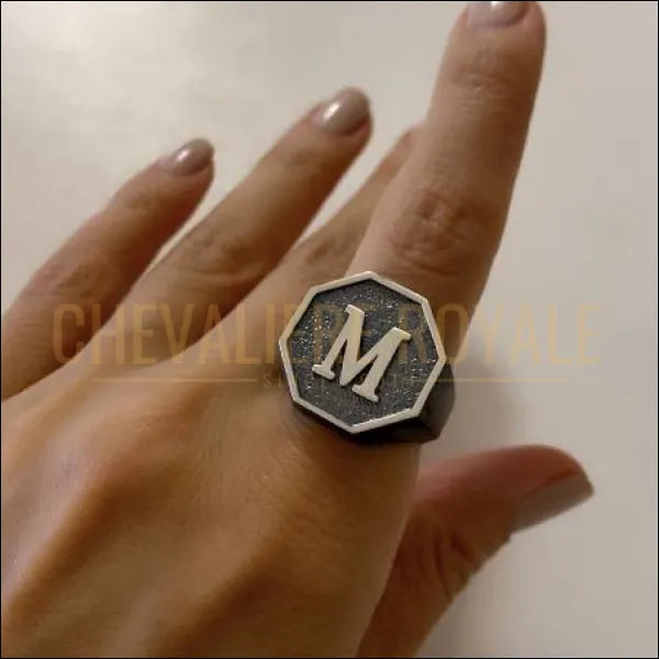 Bague Chevalière pour homme personnalisée en monogramme argent antique