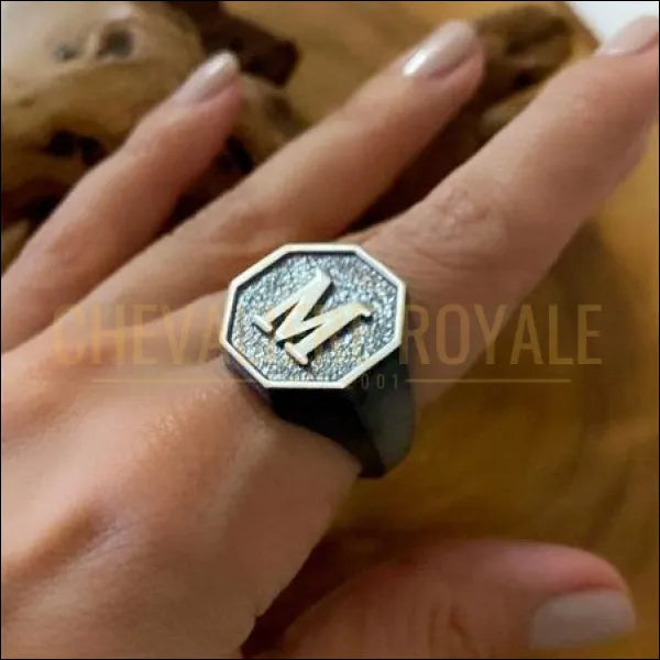 Bague Chevalière homme personnalisée en monogramme argent antique gravée