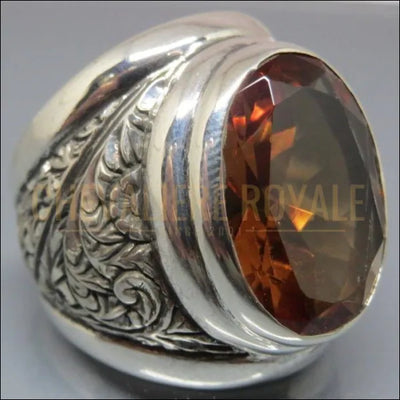 Chevalière homme sertie d'une mystérieuse pierre alexandrite