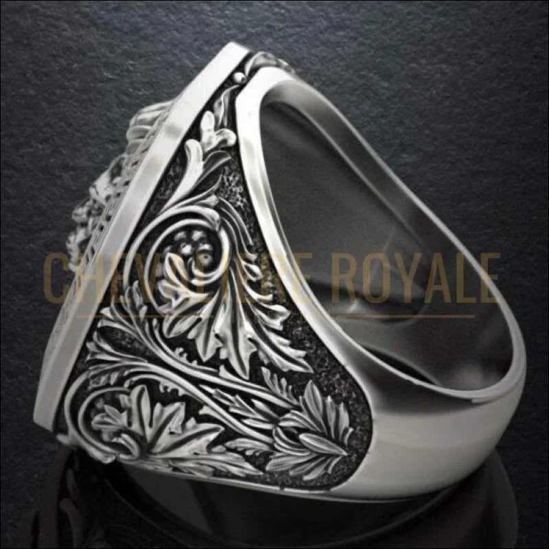 Bague Chevalière homme tête de lion avec initions (argent ou or)