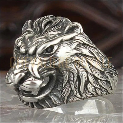Bague Chevalière homme tête de lion spectaculaire sculptée en détail 