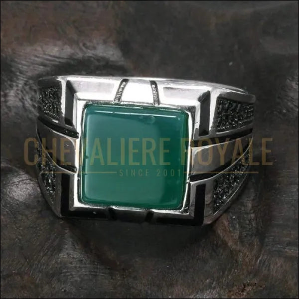 Chevalière royale homme argent ornée d'une pierre gemme agate de 0,5 cm bleue