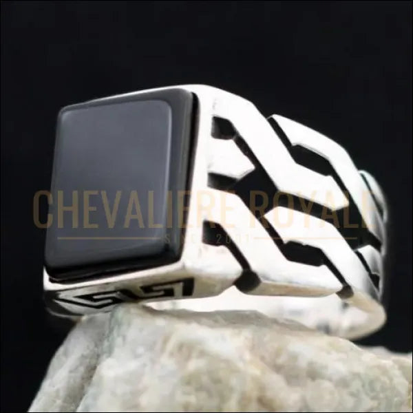 Chevaliere royale hommes en argent style moderne pierre carrée onyx noir pas cher