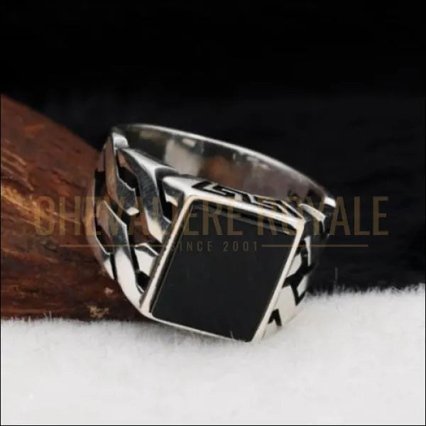 Chevaliere royale hommes en argent style moderne pierre carrée onyx noir