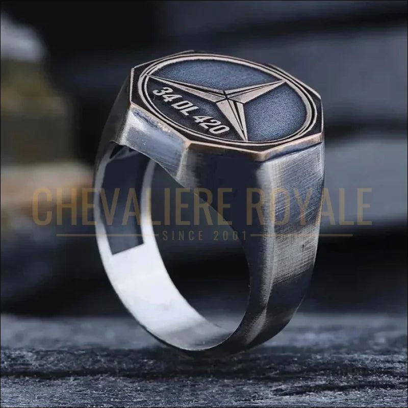 ChevaliEre Mercedes  – L’élégance motorisée au creux de la main-ROYALE