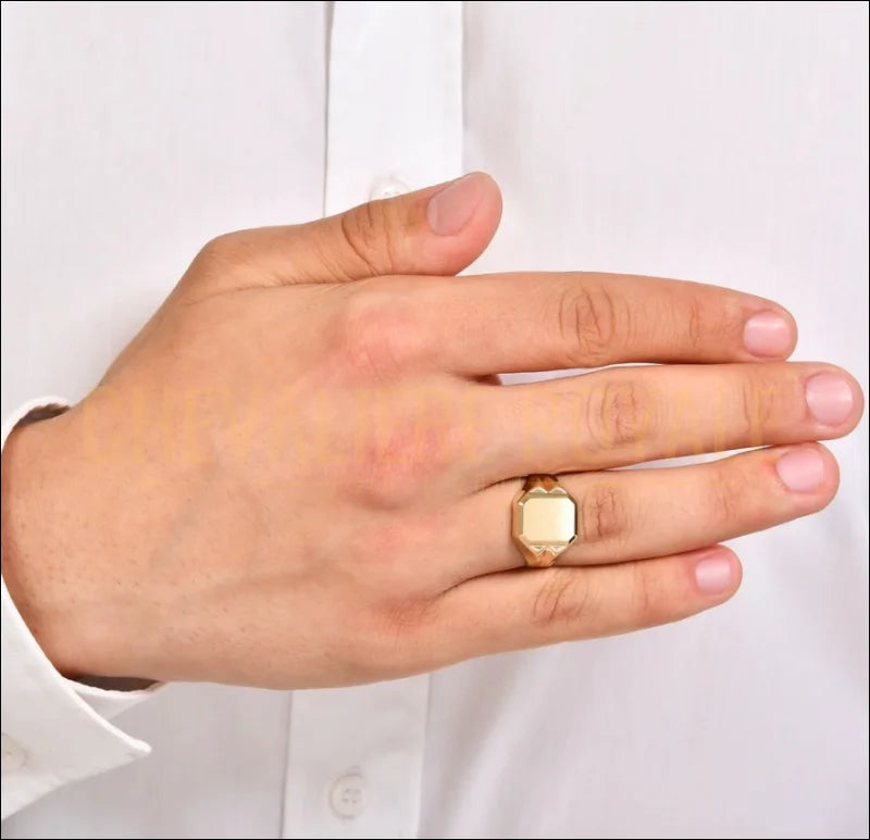 Chevalière or jaune 14 carats: l’éclat masculin