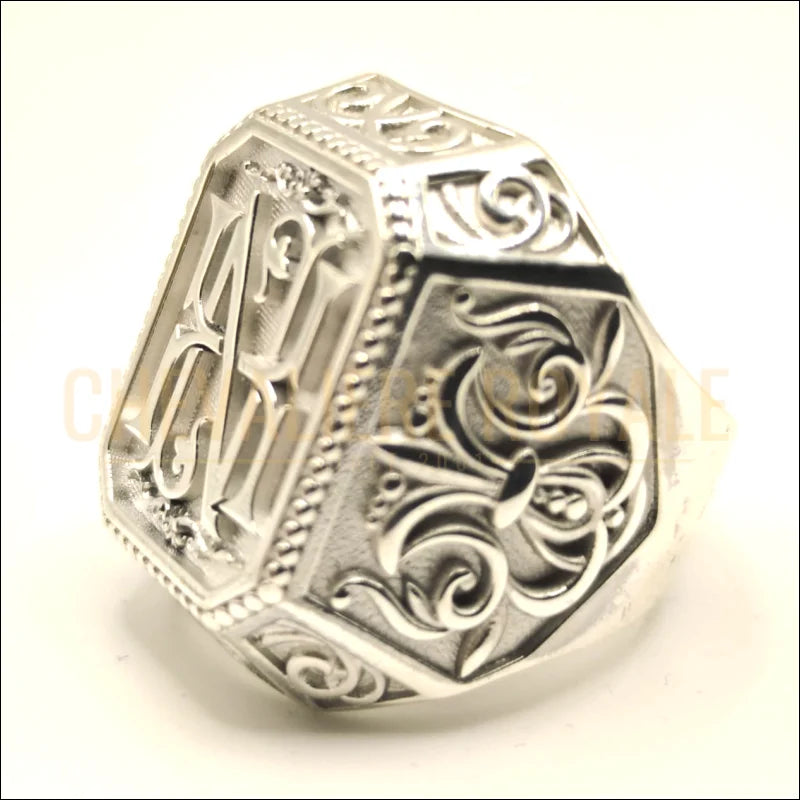 bague-personnalisée-initiale-gravure-helardique-chevaliere-royale