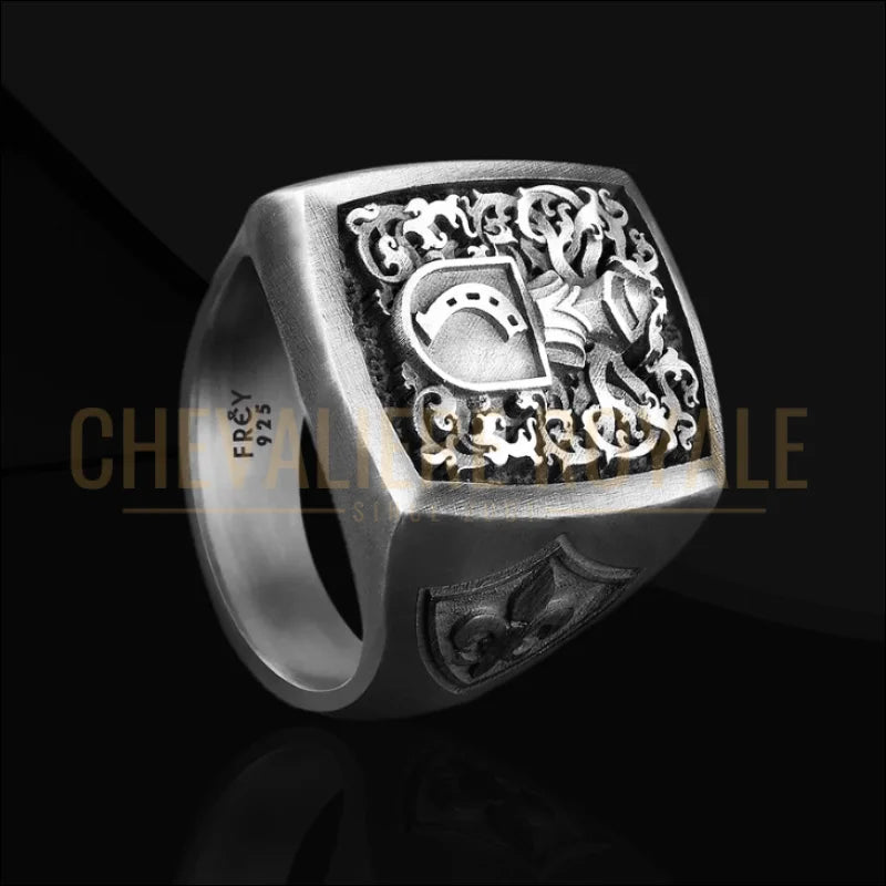 chevaliere-massif-personnalisee-gravee-en-relief-3d-chevaliere-royale