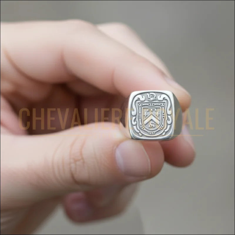 bague-personnalisée-avec-grvaure-pour-hommes-chevaliere-royale