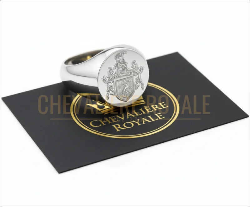 bague-pour-hommes-argent-massif-ronde-avec-gravure-héraldique-l'empreinte-de-sceau-de-la-chevalière-royale