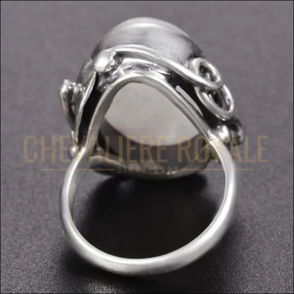 la chevaliere femme en argent avec pierre de lune bleue pas cher