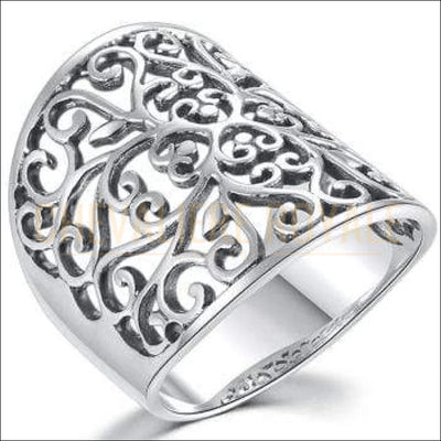 Chevaliere Royale - bague pour femme en argent délicatement et habilement sculpté