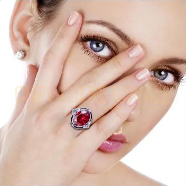 Chevalière pour femme en argent pierre rubis rouge bien raffinée pas cher bague