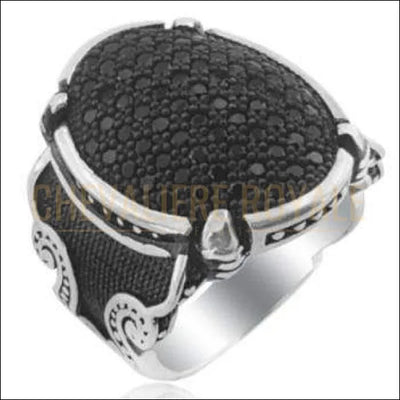 Chevalière pour homme argent style biker couvert de pierres d'onyx 